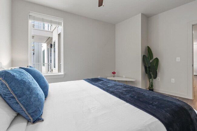 Building Photo - 5820 1/2 Cameron Rd