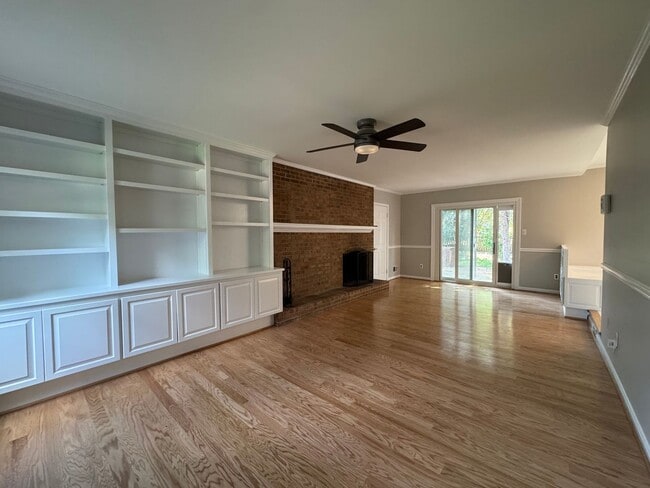Building Photo - Spacious And Elegant 4 Bed 3 Bath Home Wit...