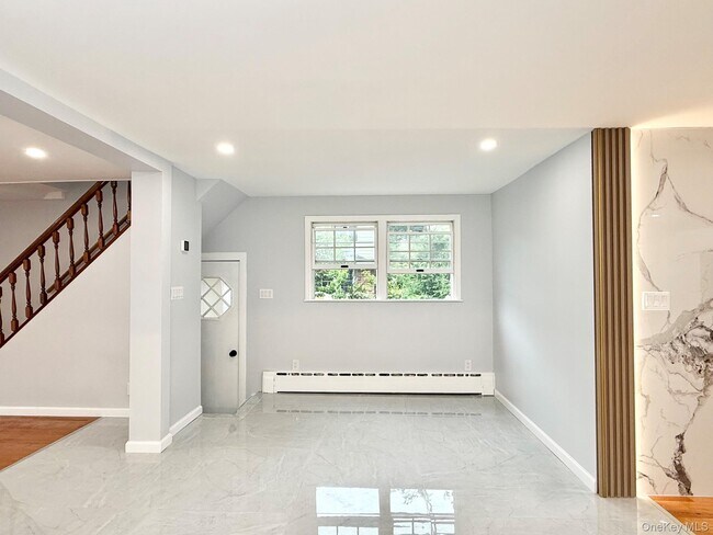 Building Photo - 20 Baylis Pl