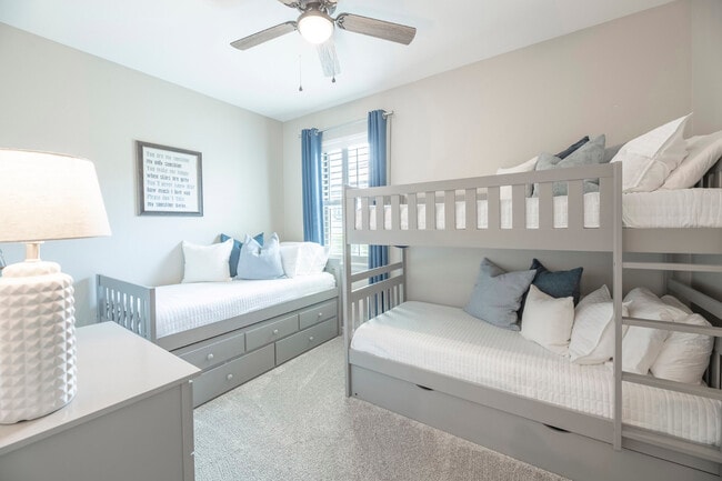 Building Photo - 13871 Miranese St