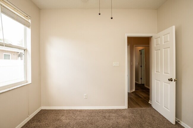 Building Photo - 1741 Mountclair Ct