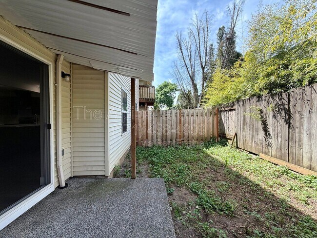 Building Photo - 13066 SE Powell Blvd