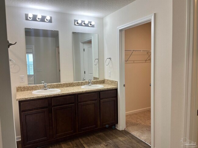 Building Photo - 5862 Blackhorse Cir
