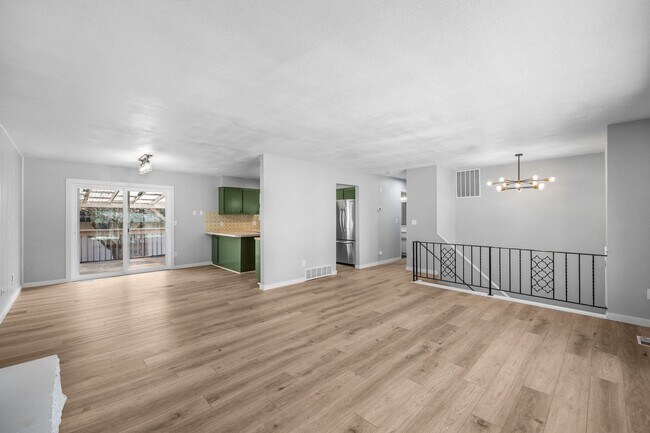 Building Photo - 111 S Ridgewood Dr