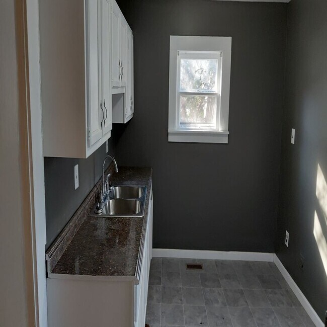 Building Photo - 1114 E 77th St