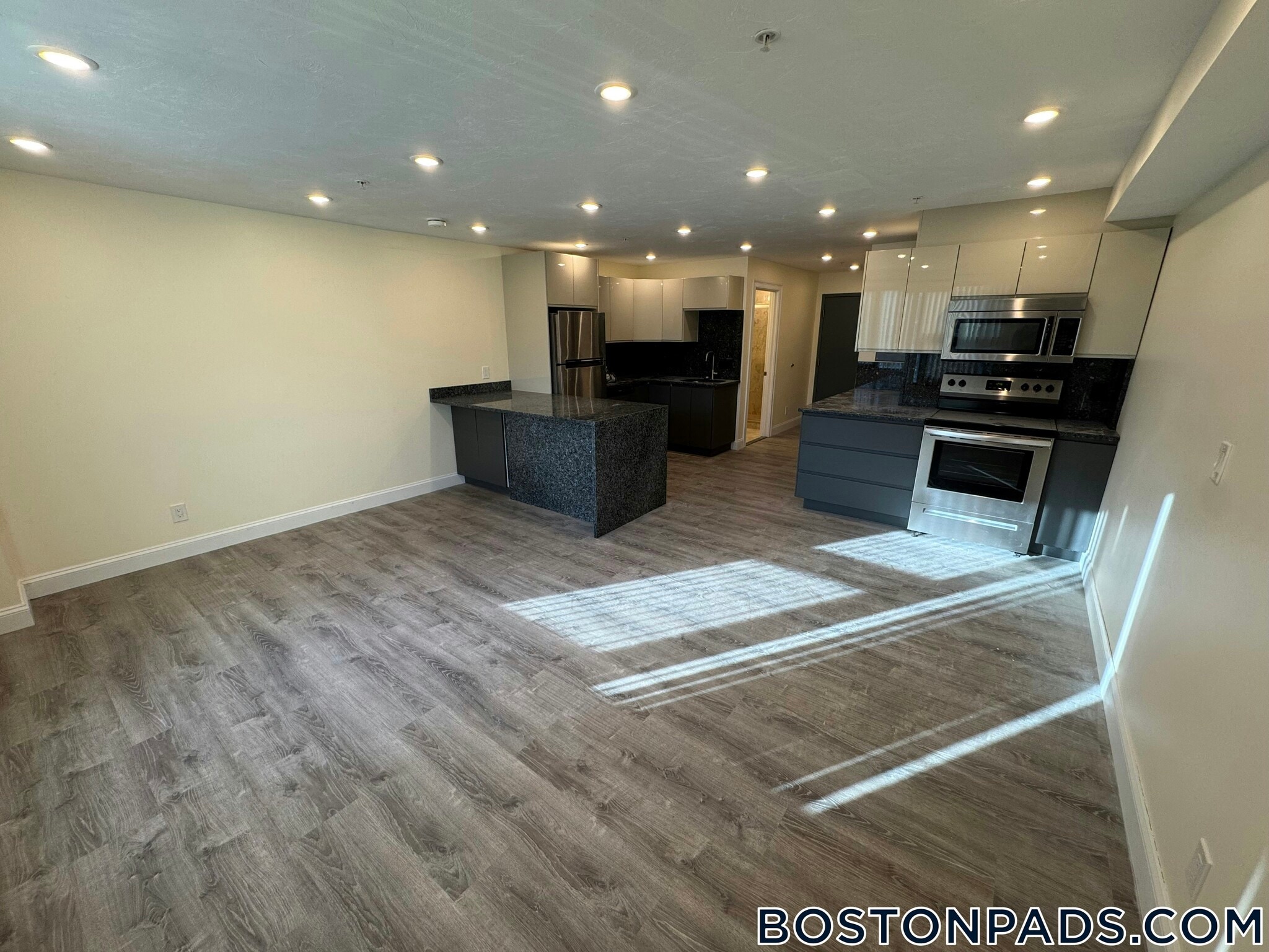 Building Photo - 1028a Commonwealth Ave