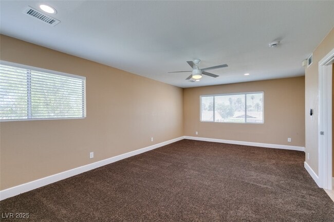 Building Photo - 3966 Green Leaf Dr