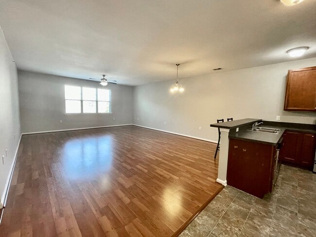 Building Photo - 2 Bedroom Condo w/Open Floor-Plan & Stainless Steel Appliances! Some Utilities Included!
