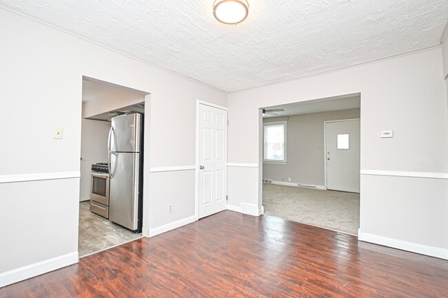 Building Photo - 4893 N Overlook Ave