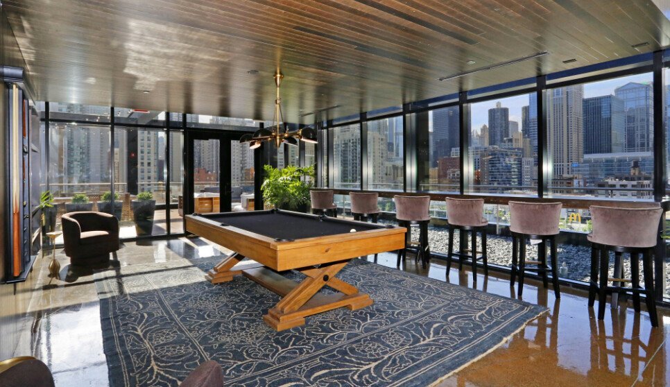 Building Photo - 688 N LaSalle St