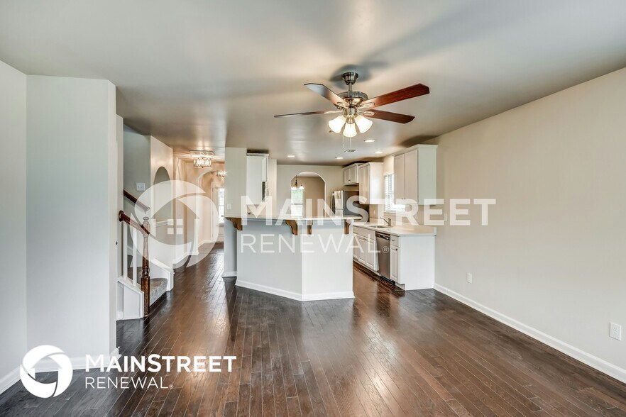 Building Photo - 6672 Woodford Ln