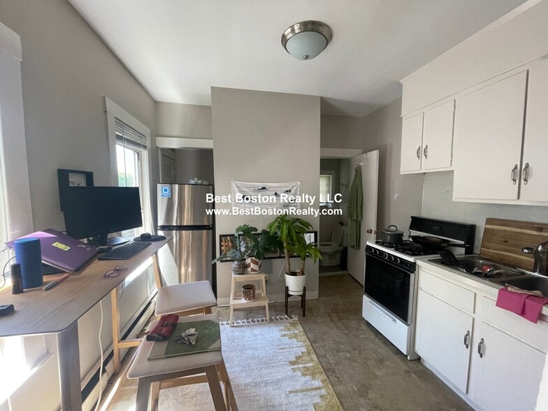 Building Photo - 7 Elmer St