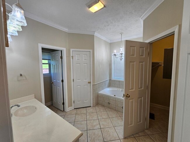 Building Photo - 8638 Reedy Creek Rd