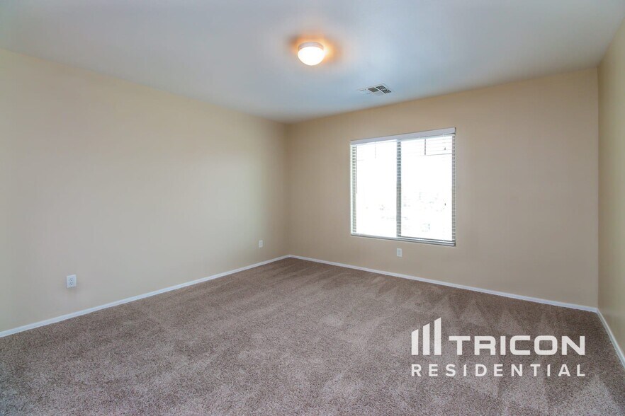 Building Photo - 43009 W Kristal Ln