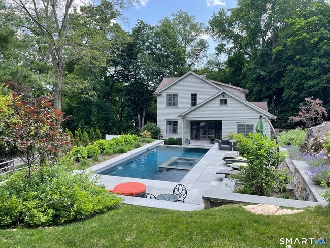 Building Photo - 9 Dancing Bear Rd