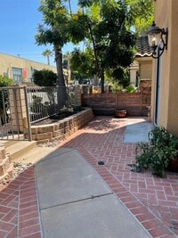 Building Photo - 415 N Cedros Ave