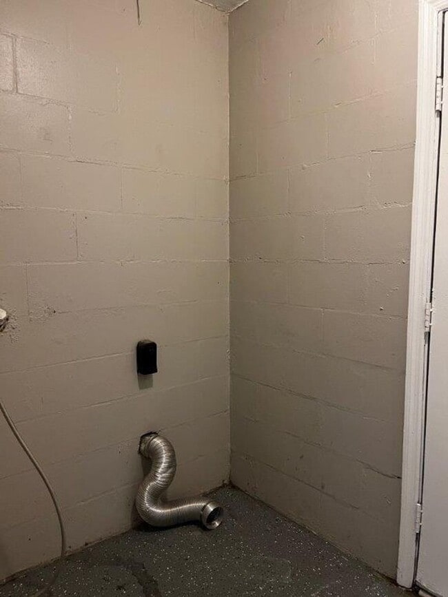 Building Photo - 354 Pearlwood St