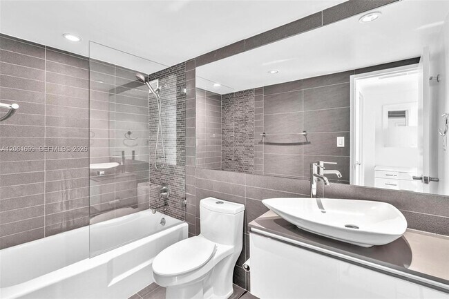 Building Photo - 5161 Collins Ave