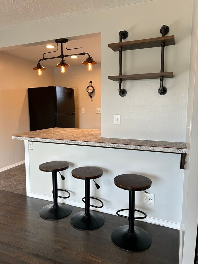 Building Photo - Updated Charmer