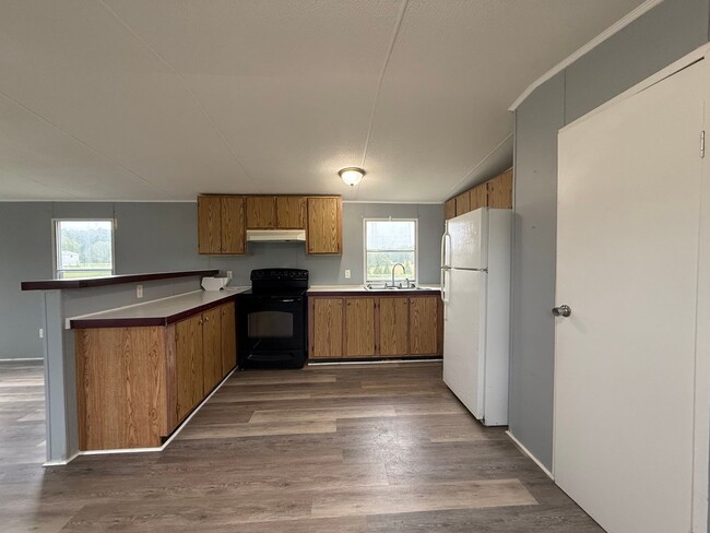 Building Photo - 3 Bedroom 2 Bathroom Mobile Home Located in Greeneville, TN