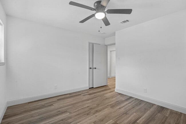 Building Photo - 514 Canyon Ridge Dr