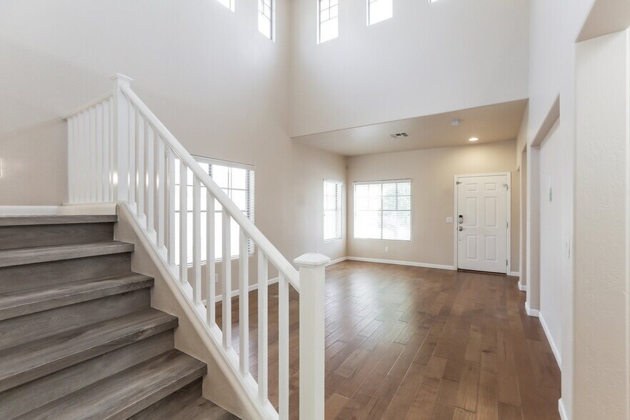 Building Photo - 7640 E Barstow St