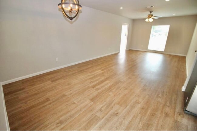 Building Photo - 407 Stadium Ln