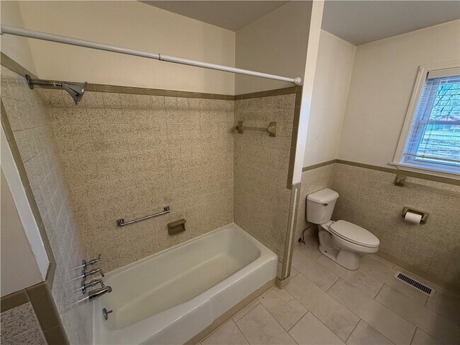 Building Photo - 2854 N Loxley Ave