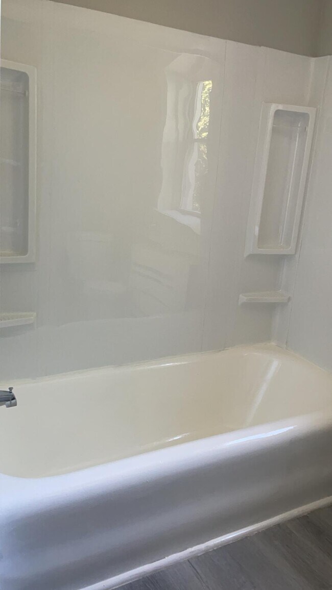 Building Photo - 323 Winthrop Ave