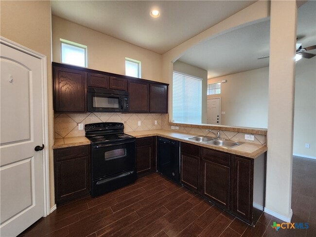 Building Photo - 305 Rosalie Dr