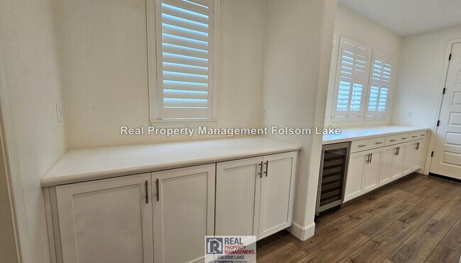 Building Photo - Upgraded 4 Bed + Loft | Solar | EV Charger | Outdoor Living | Folsom