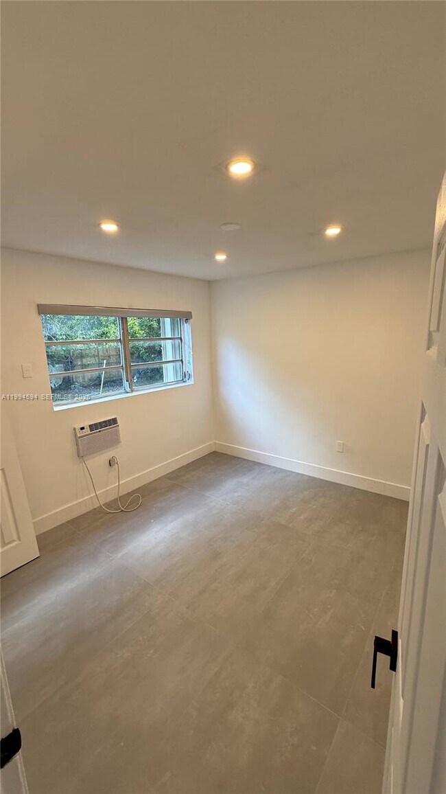 Building Photo - 2430 NE 188th St