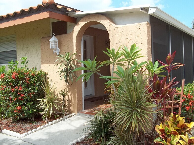 lanai and main entrence - 1475 Curlew Ave