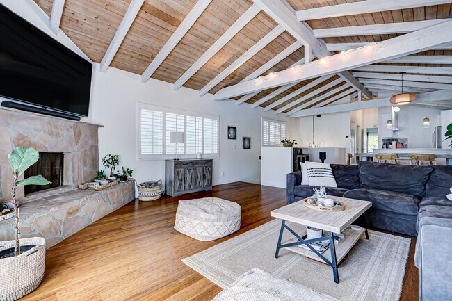 Building Photo - REMODELED, BRIGHT & AIRY HOME ON ONE OF TH...