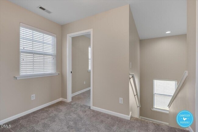 Building Photo - 831 Ember Dr