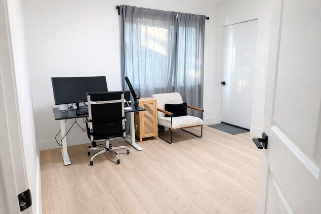 Building Photo - 3636 Gardenia Ave