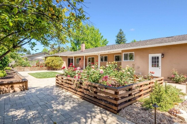 Building Photo - 12371 Saraglen Dr