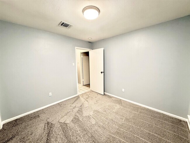 Building Photo - 5359 Friar Tuck Dr