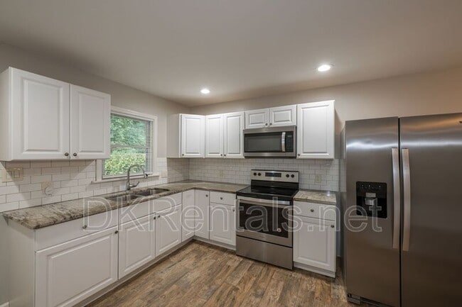 Building Photo - 257 Barfield Ave SW