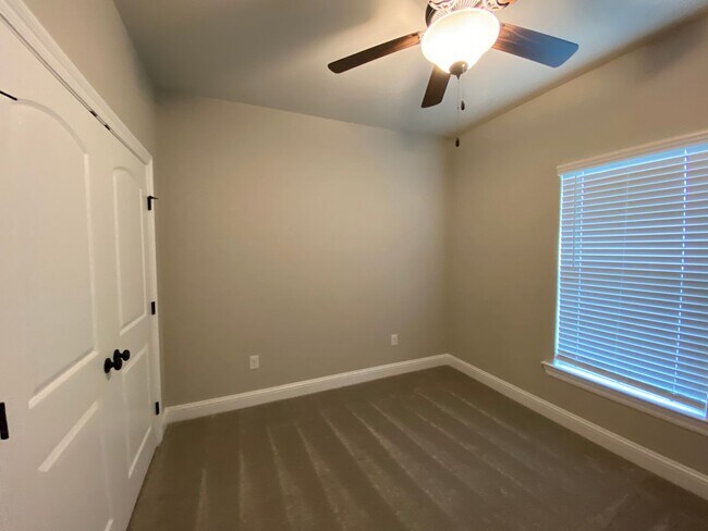 Building Photo - Willow Heights