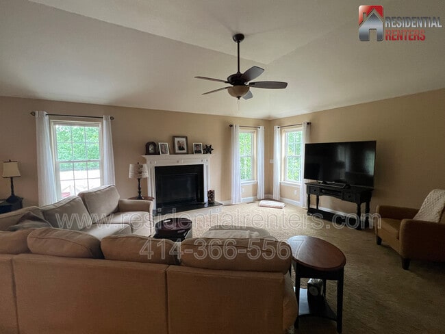 Building Photo - N77W22925 S Coldwater Cir