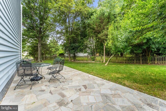 Building Photo - 8000 Sandburg Ct