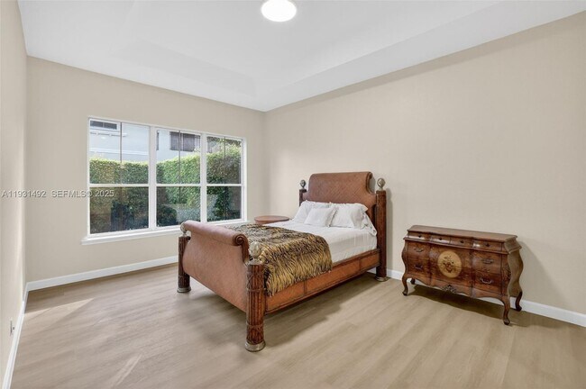 Building Photo - 940 Harbor View N