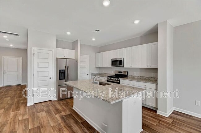 Building Photo - 790 Ridgley Dr