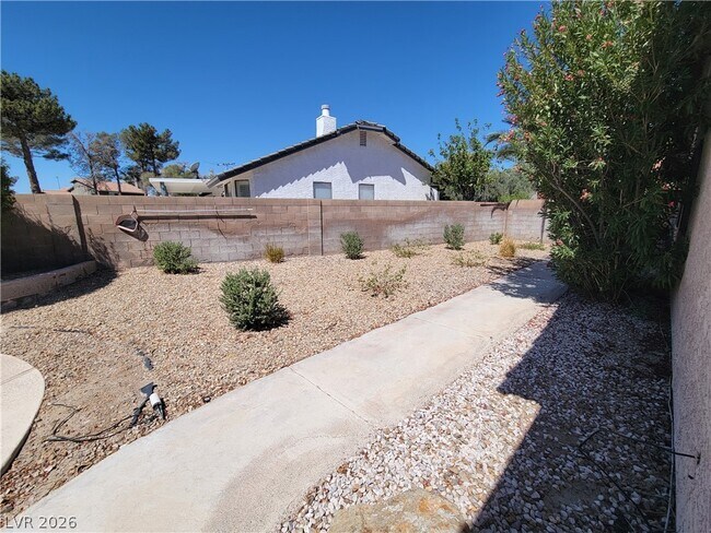 Building Photo - 3319 Palmdesert Way