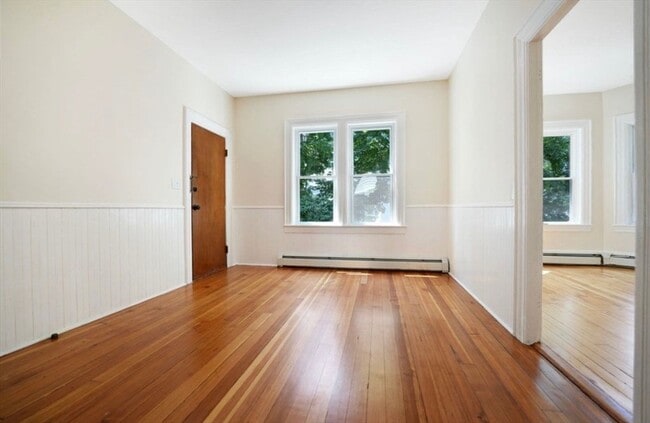 Building Photo - 628 S Almond St