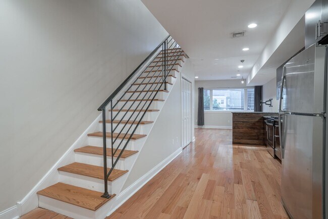 Building Photo - 724 N 3rd St