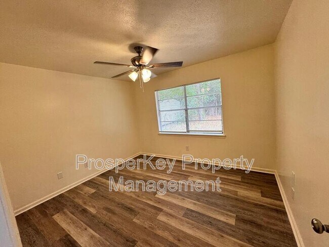 Building Photo - 3660 Stratford Dr