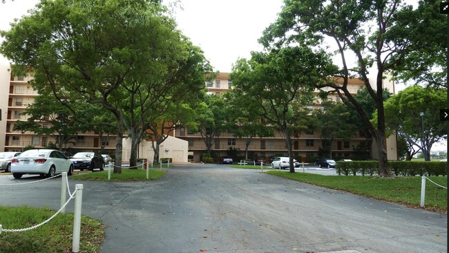 Primary Photo - 14623 Bonaire Blvd