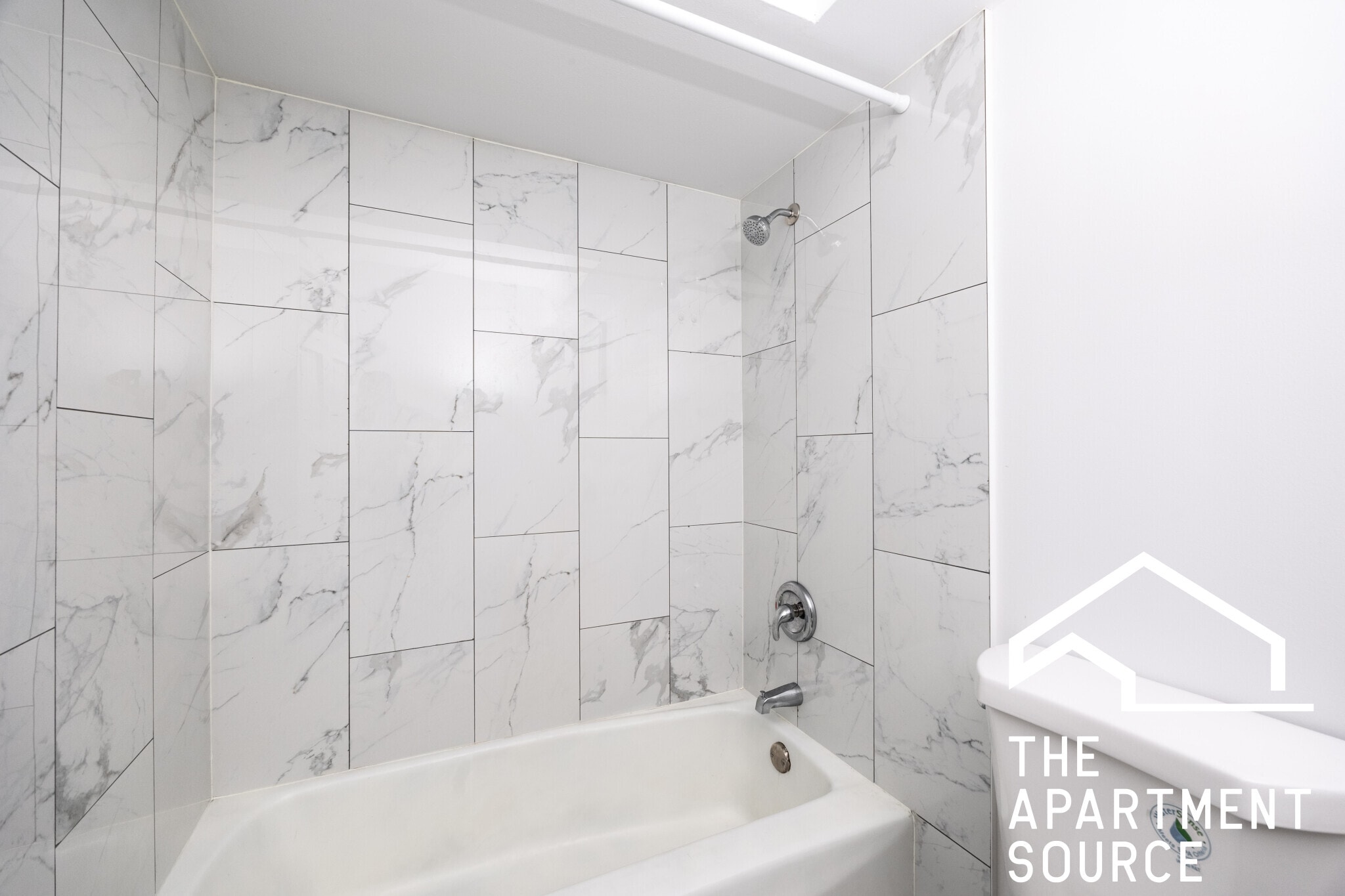 Building Photo - 6831 N Greenview Ave